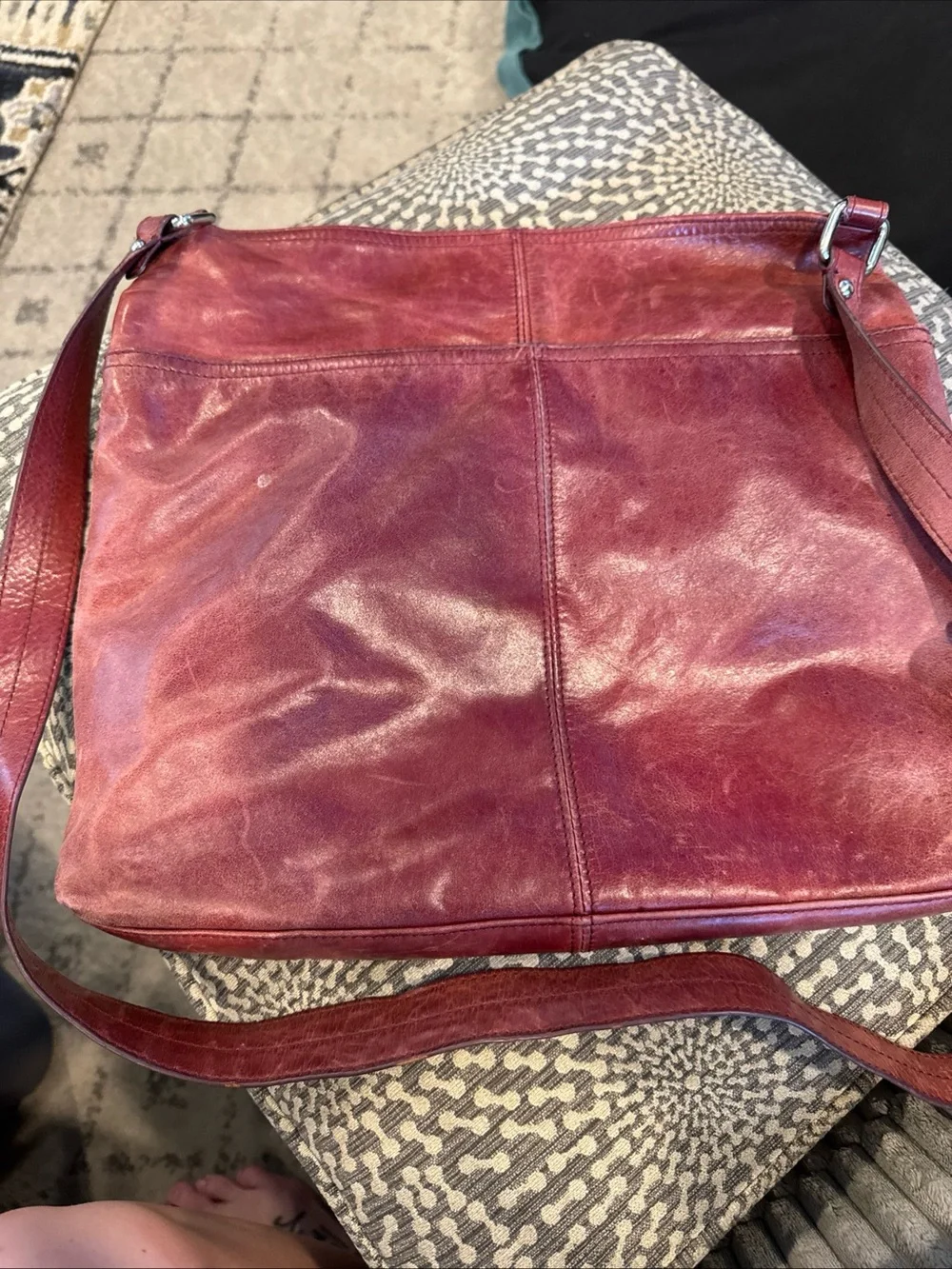 HOBO International Leather Cambel Crossbody Bag Cranberry Adj Strap Zipper